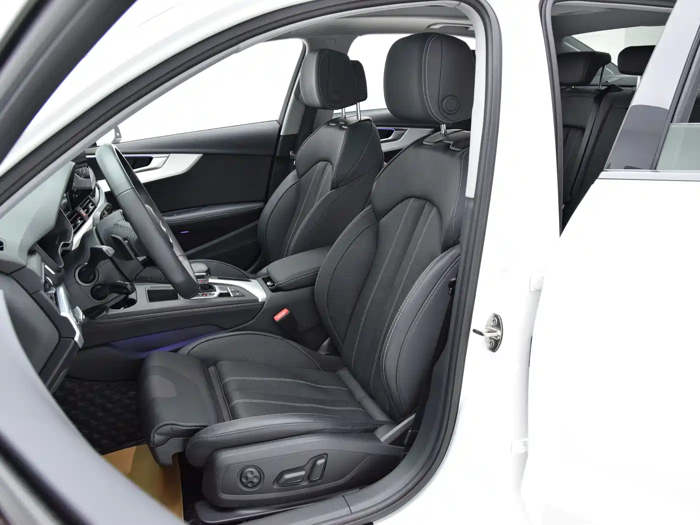 Фото 8 - Audi A4L