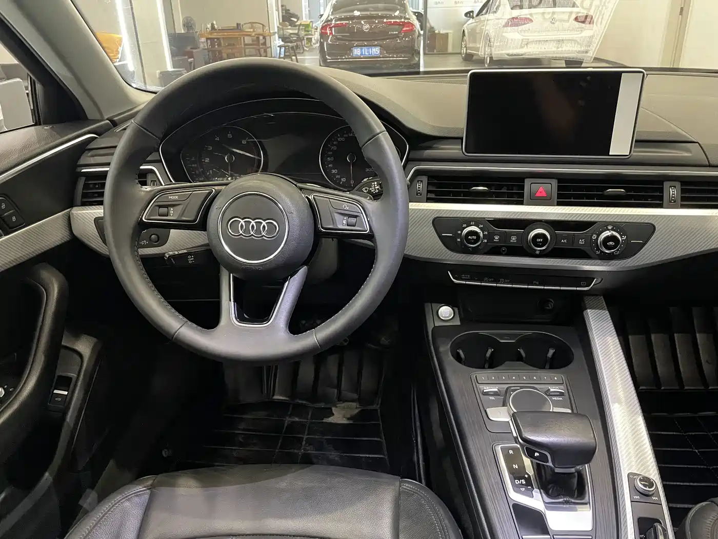 Фото 5 - Audi A4L