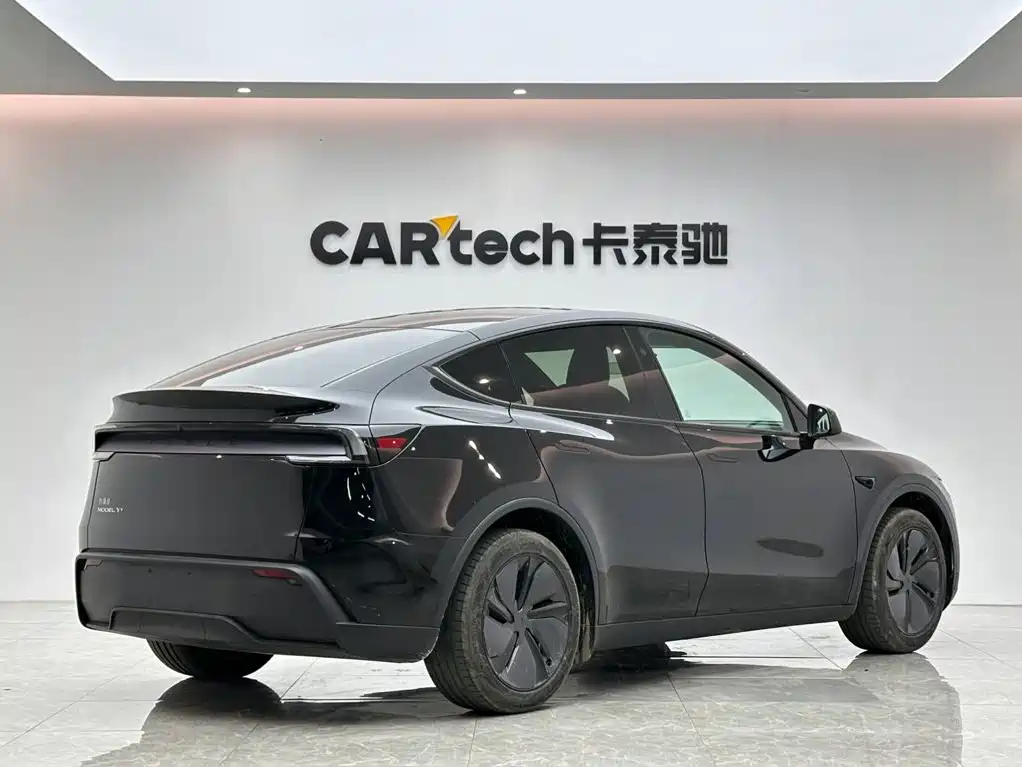 Photo 5 - Tesla Model Y
