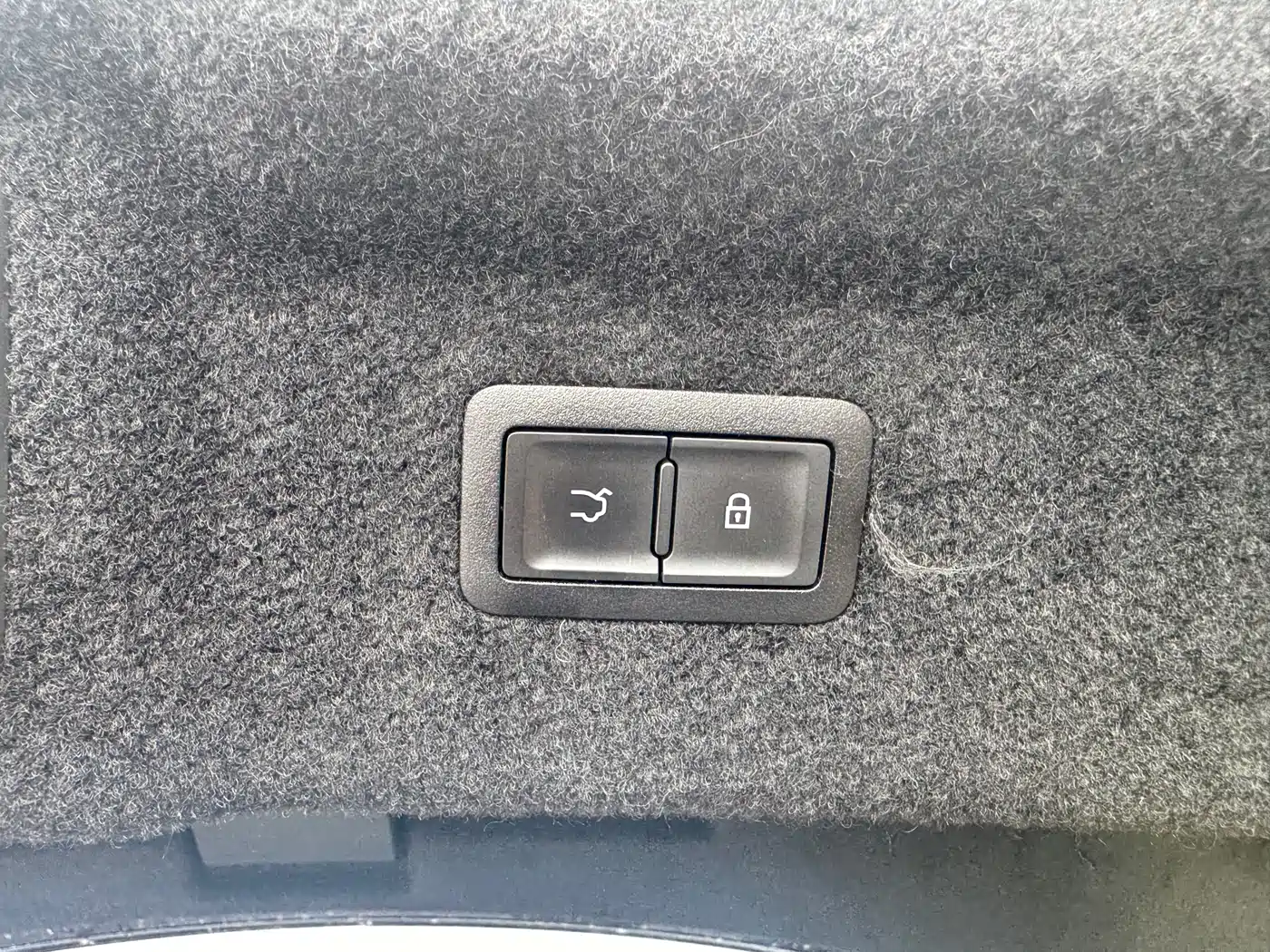 Hongqi H9 2023 2.0T Smart Connectivity Flagship Edition фото 13