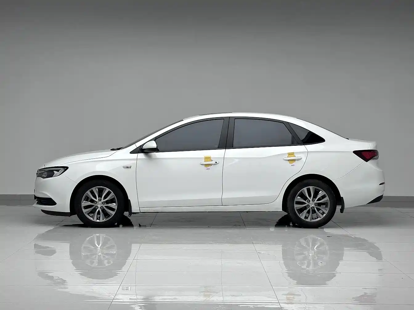 Buick Excelle 2021 1.3T Auto Mild Hybrid Elite фото 2