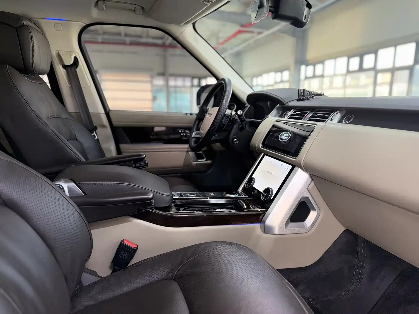 Land Rover Range Rover 2022 3.0 L6 400PS Heritage Extended Classic Edition фото 8