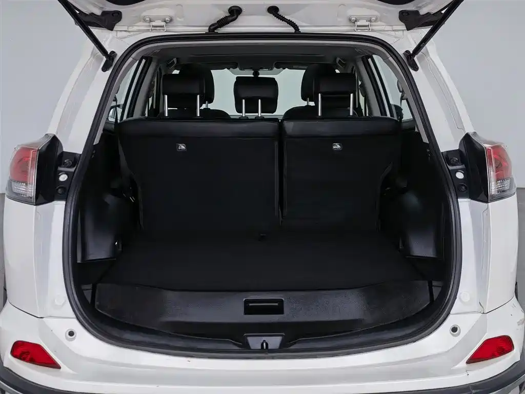 Toyota RAV4 Rongfang 2019 2.0L CVT 2WD Trend X Limited Edition China V фото 16