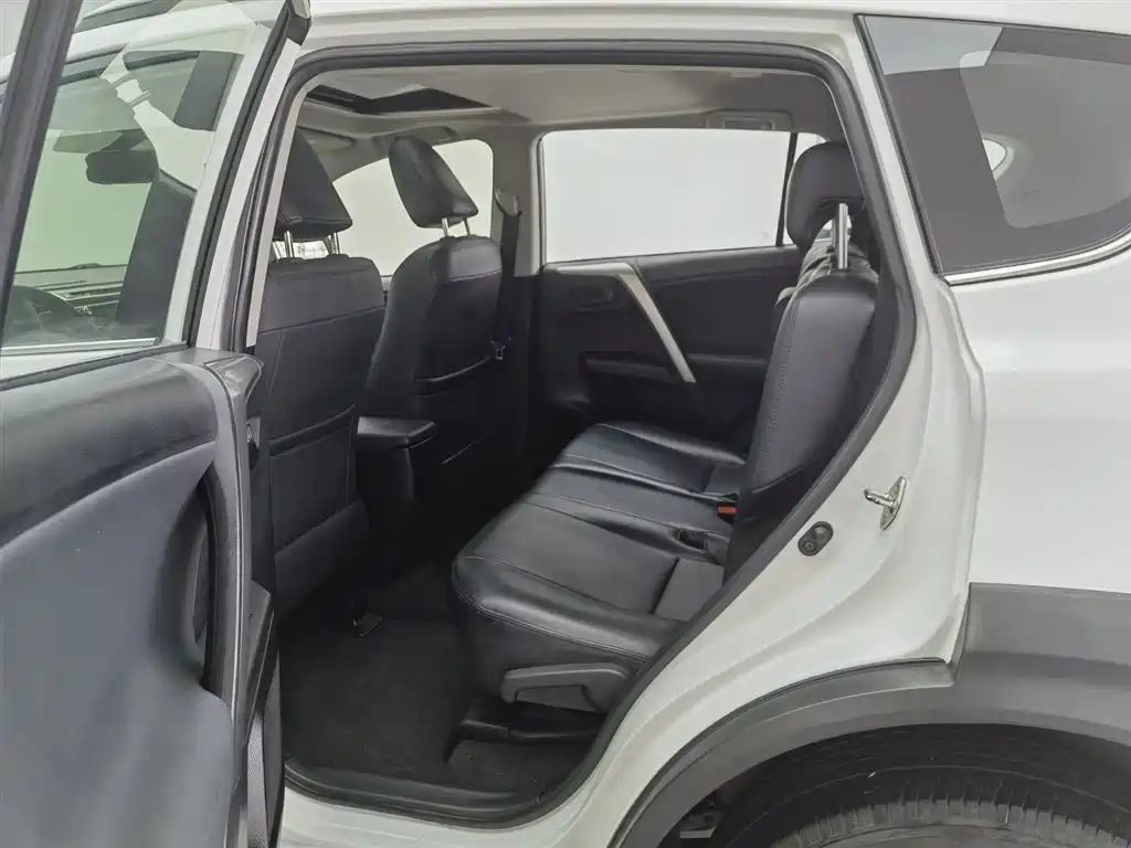 Toyota RAV4 Rongfang 2019 2.0L CVT 2WD Trend X Limited Edition China V фото 15