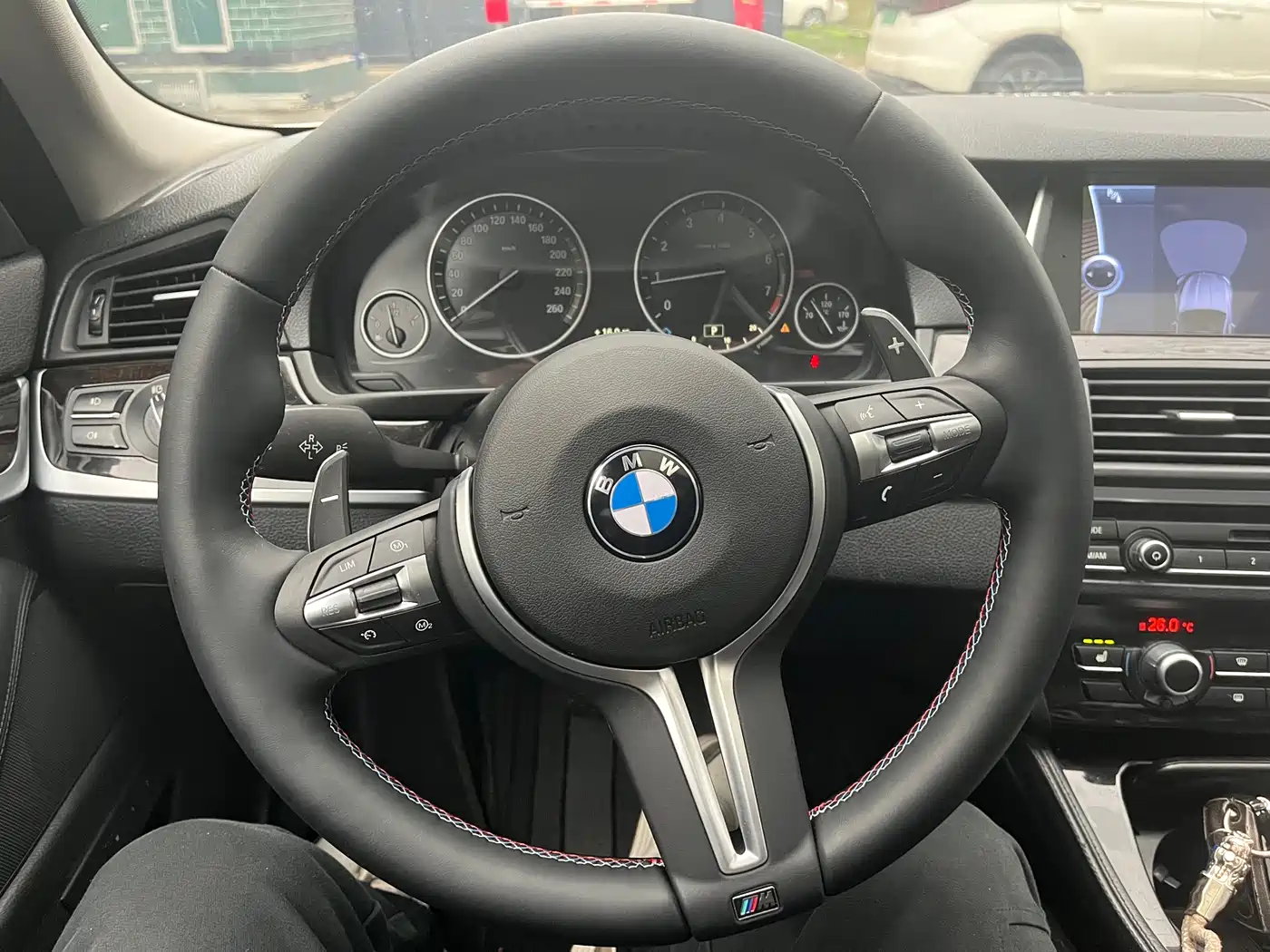 BMW 5 Series 2014 525Li Leading фото 13