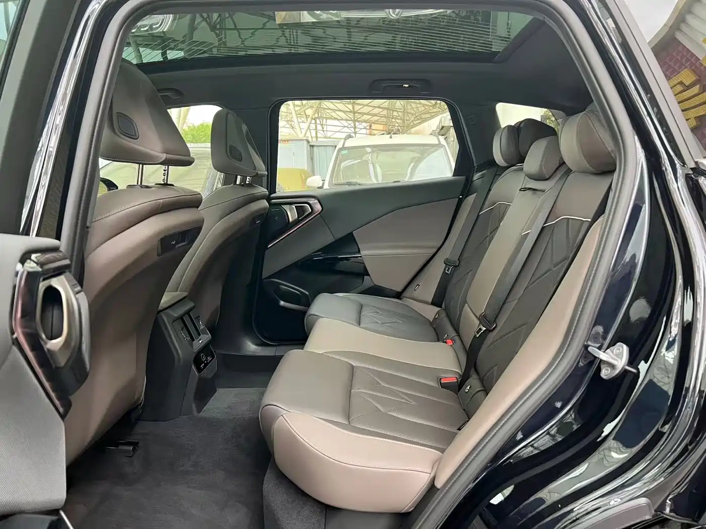 BMW X3 2025 xDrive30L Premium Model M Sport Black Package фото 5
