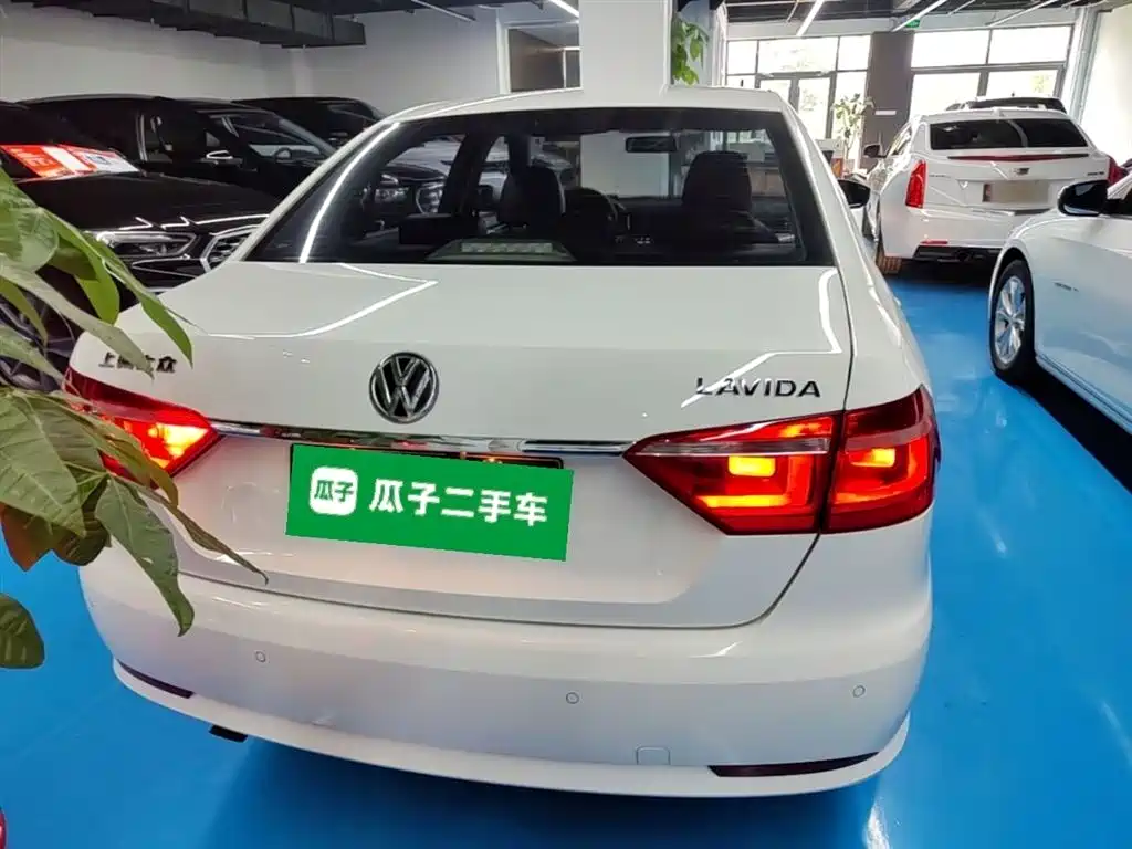 Volkswagen Lavida 2013 Facelift Classic 1.6L Automatic Comfort фото 6