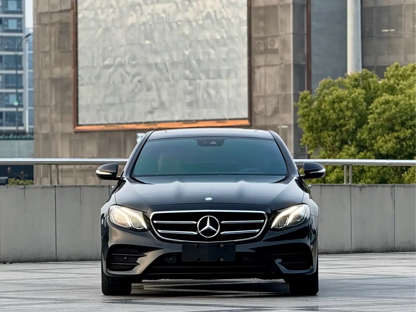 Mercedes-Benz E-Class 2017 Facelift E 200 Sport 4MATIC фото 2