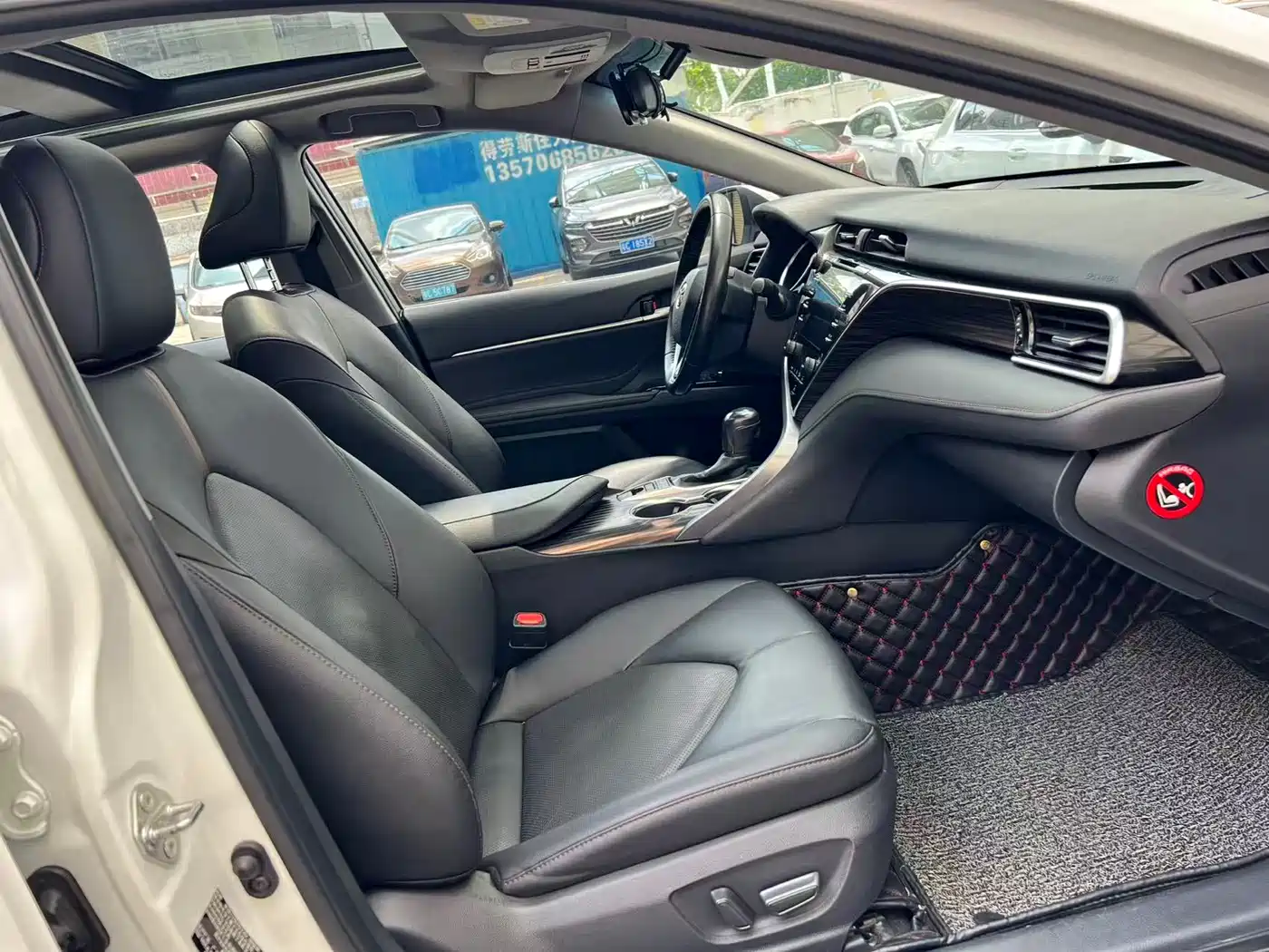 Toyota Camry 2018 2.5G Luxury Edition фото 7