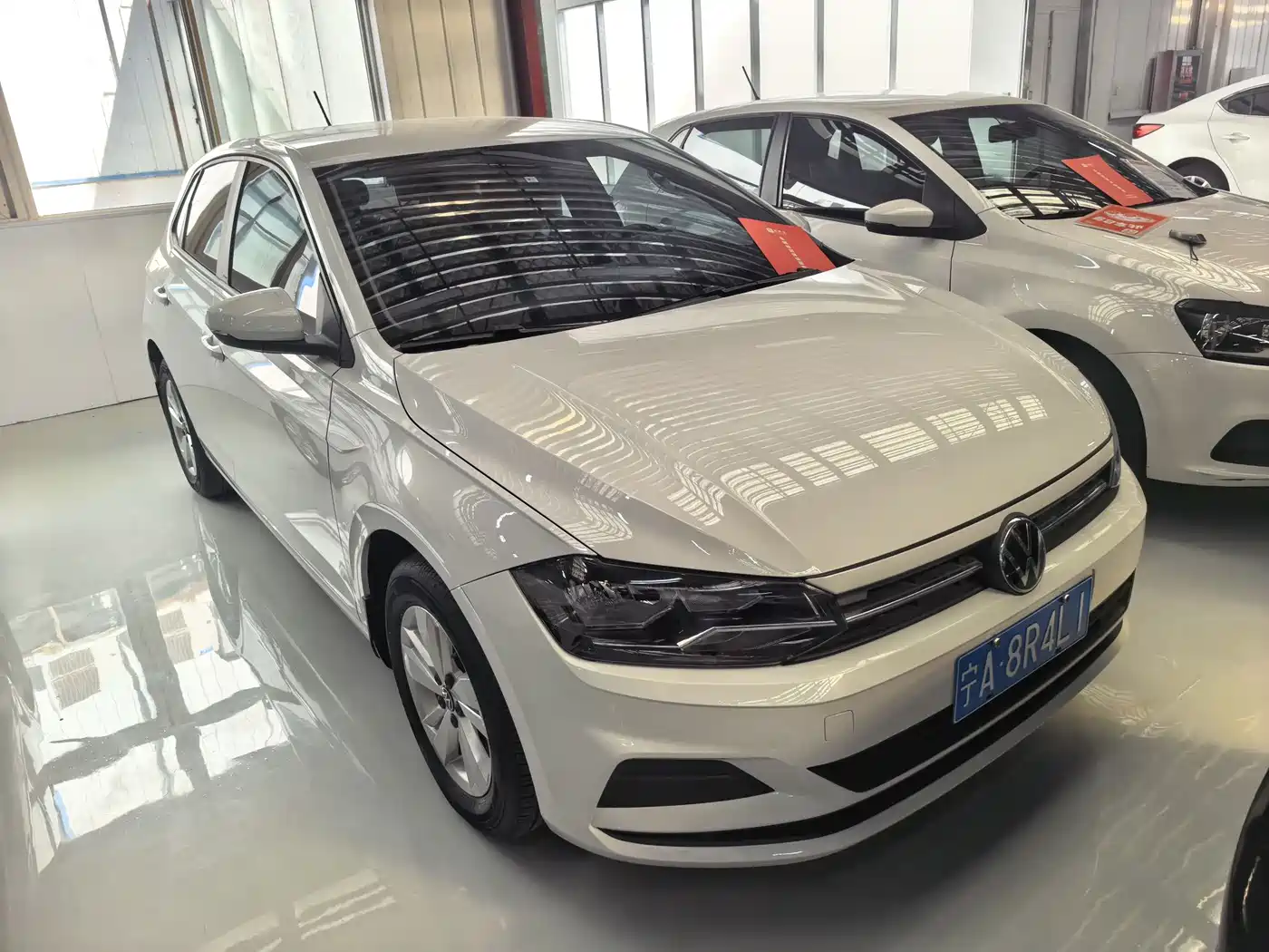 VOLKSWAGEN POLO