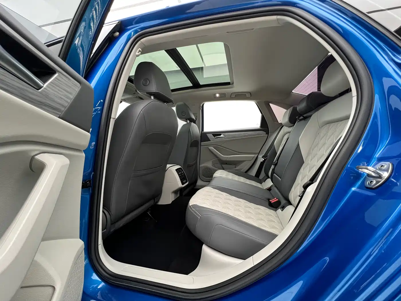 Volkswagen Sagitar 2023 Model Year 280TSI DSG Surpass Edition фото 14