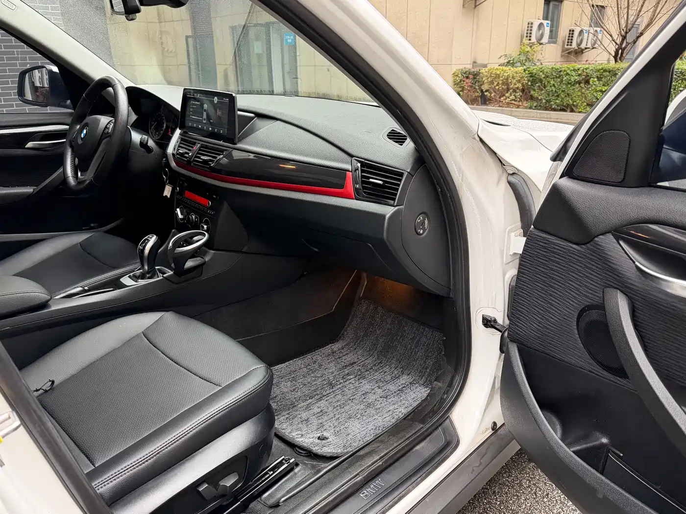 BMW X1 2015 Model sDrive18i Fashion Advanced Edition фото 4