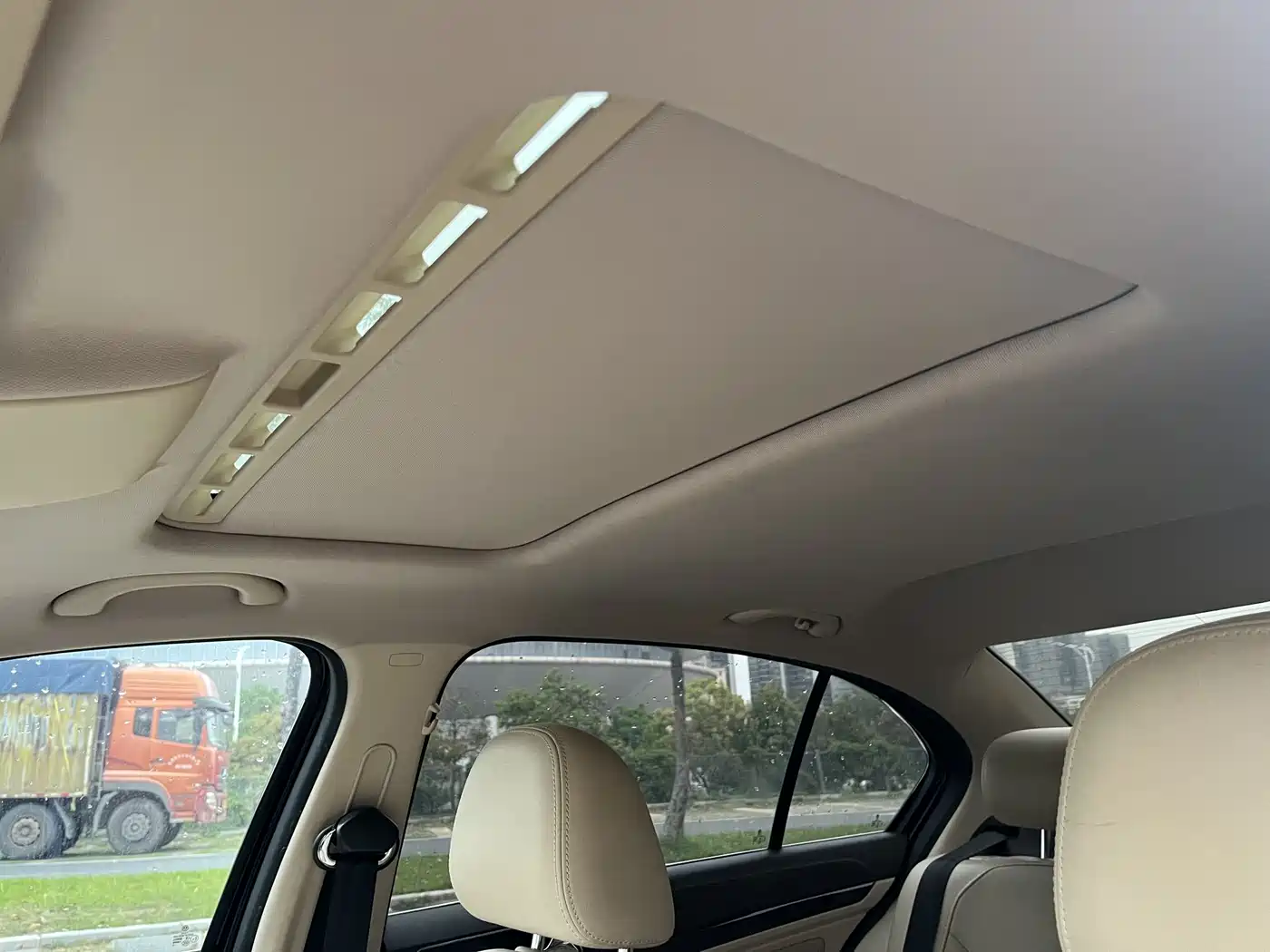 Volkswagen Lavida 2015 1.6L Automatic Comfort Edition фото 12