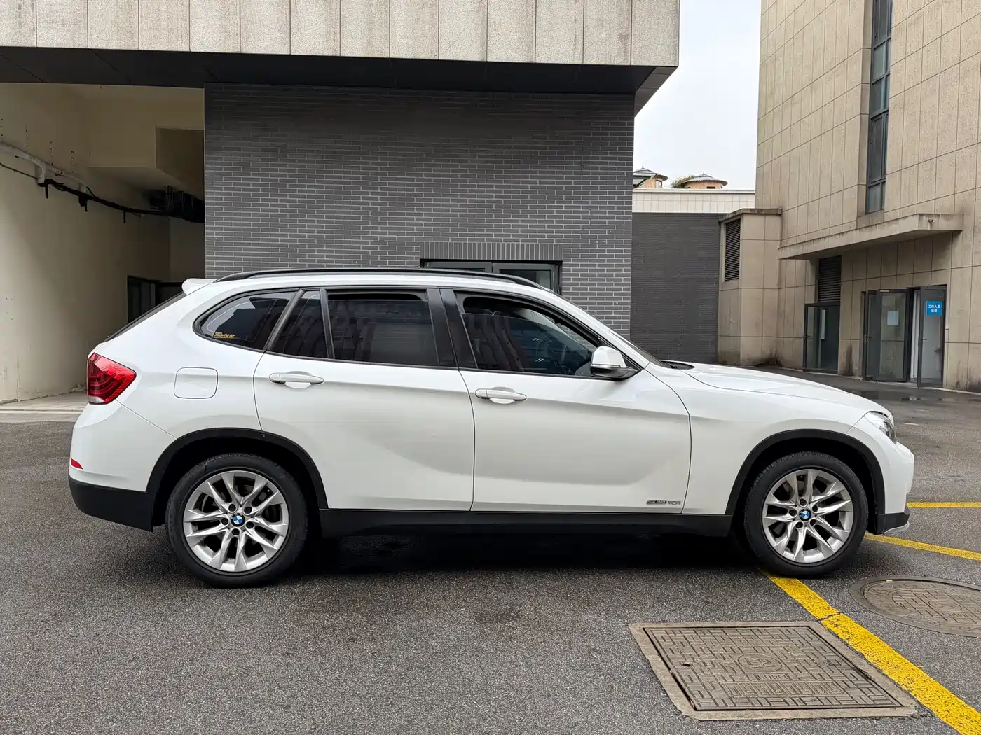 BMW X1 2015 Model sDrive18i Fashion Advanced Edition фото 9