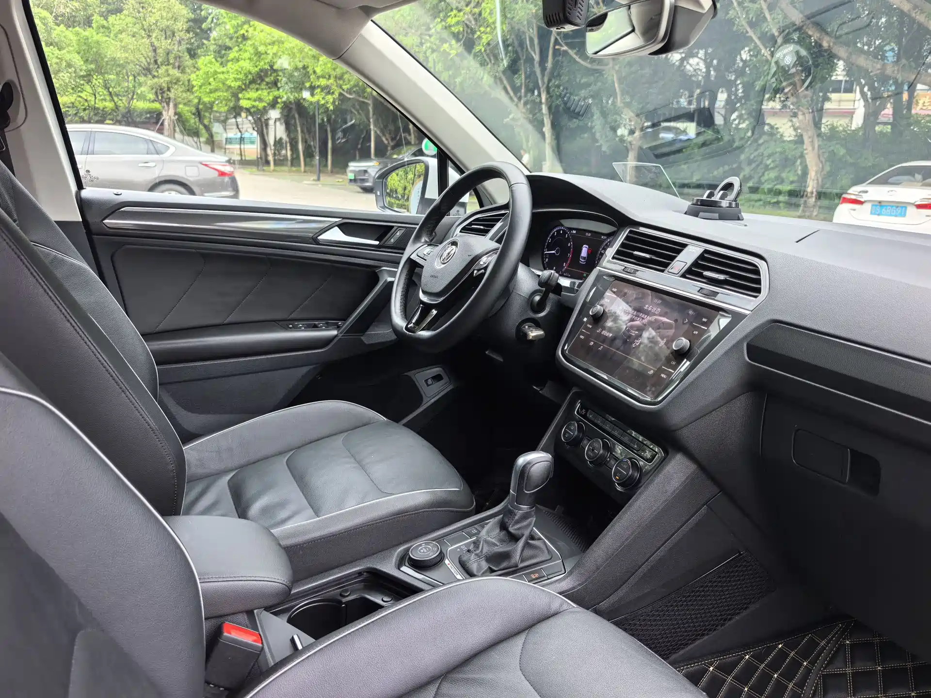 صورة 10 - Volkswagen Tiguan