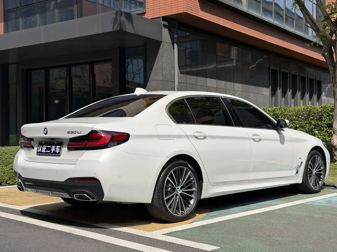 BMW 5 Series 2021 530Li Leading M Sport Package фото 17