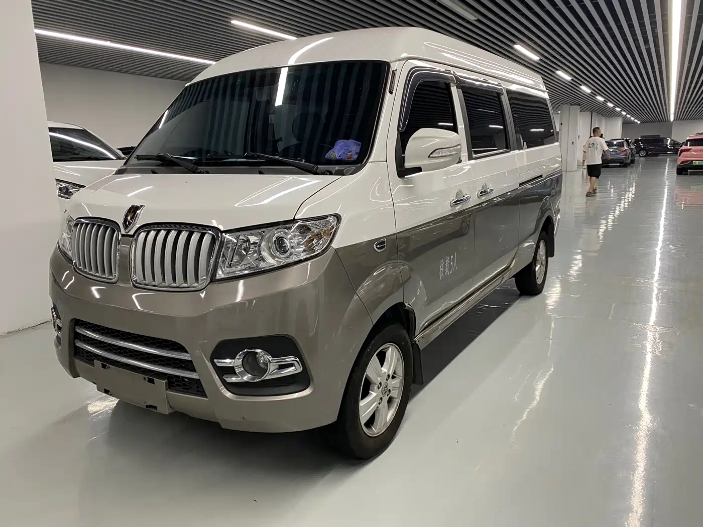 Фото 1 - Jinbei New Hiace X30L