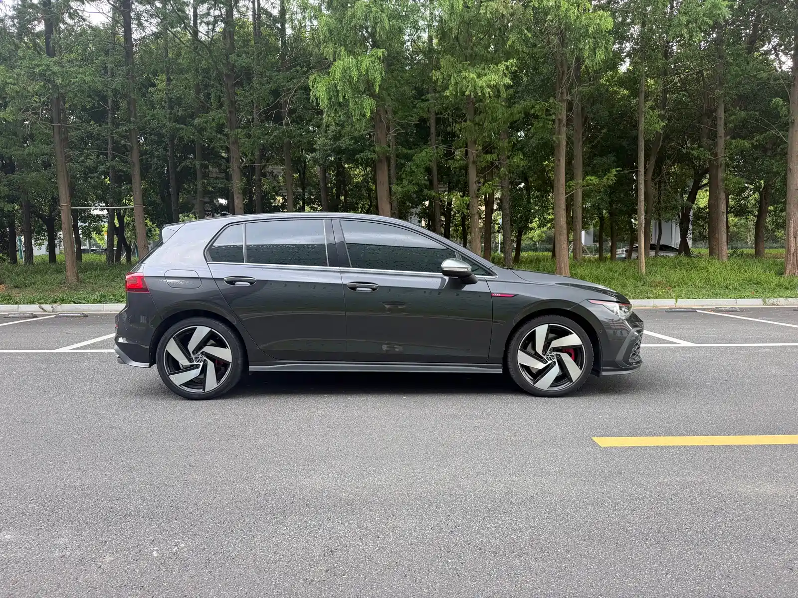 Фото 9 - Volkswagen Golf GTI