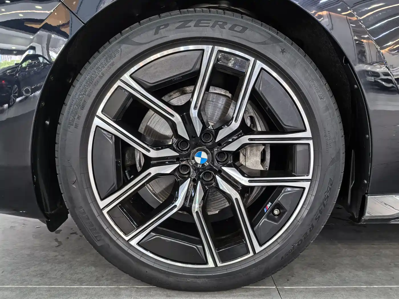 BMW 7 Series 2023 Model 735Li M Sport Package фото 5