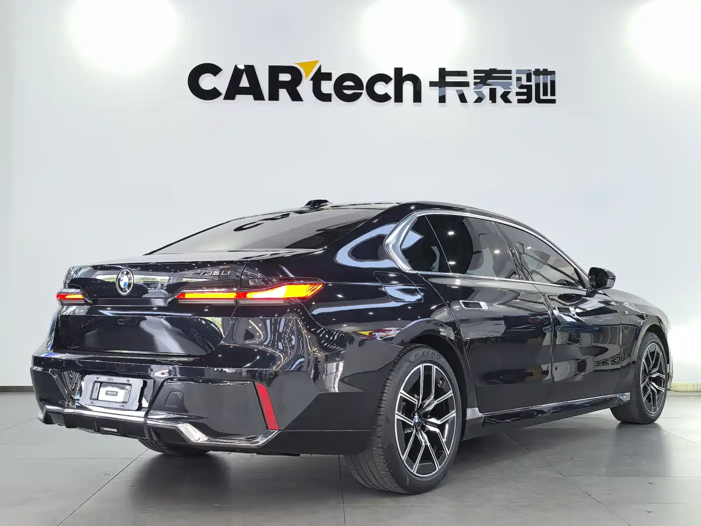 BMW 7 Series 2023 Model 735Li M Sport Package фото 14