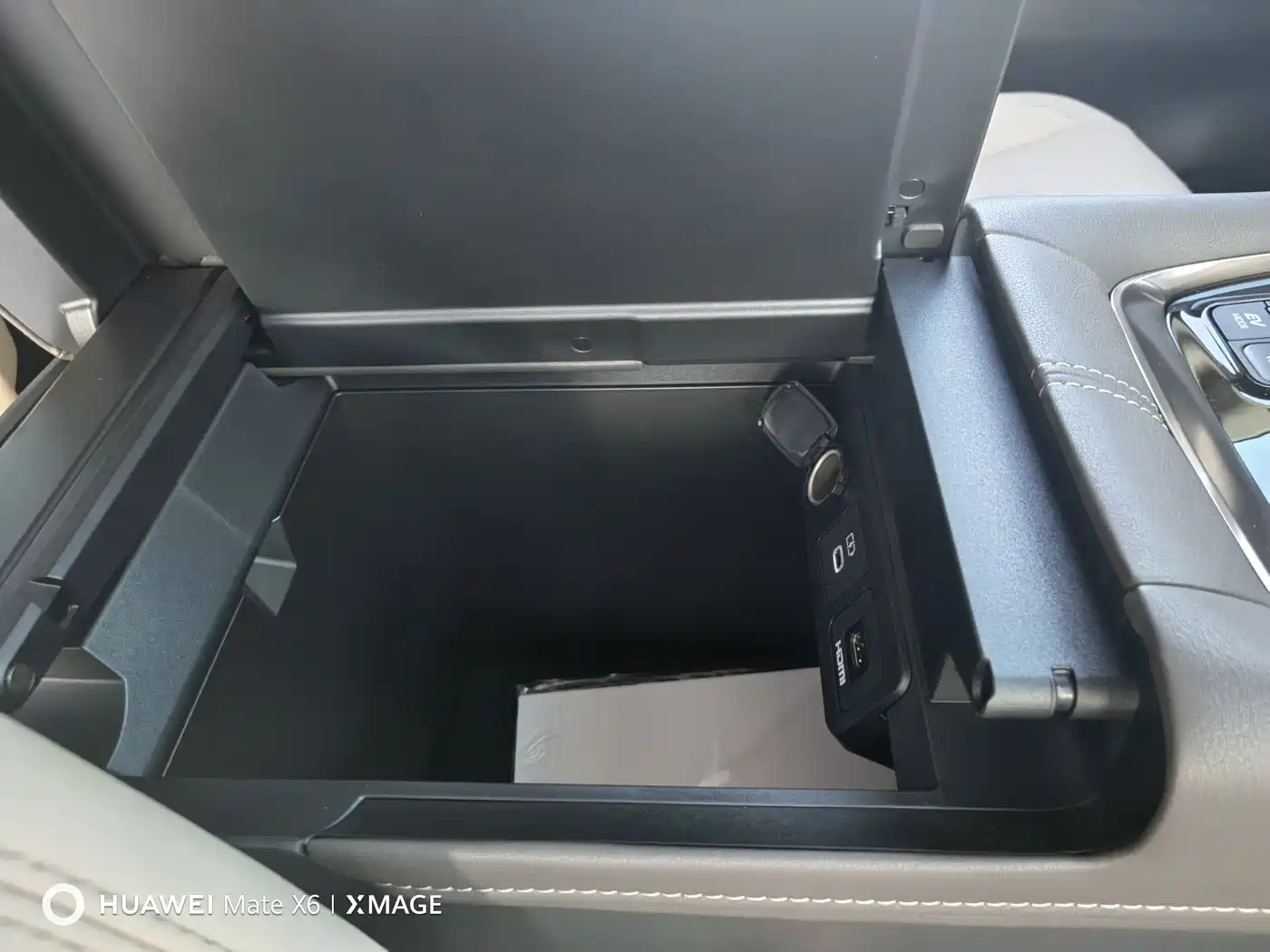 Toyota Alphard 2024 Hybrid 2.5L Ultimate Enjoyment Edition фото 26