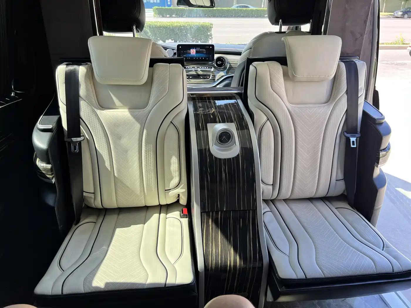 Mercedes-Benz V-Class 2020 Model V 260 L Long Wheelbase Luxury фото 17
