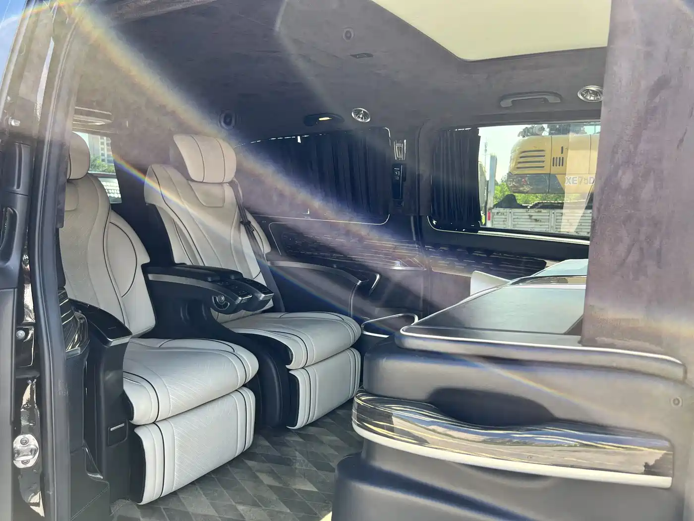Mercedes-Benz V-Class 2020 Model V 260 L Long Wheelbase Luxury фото 21