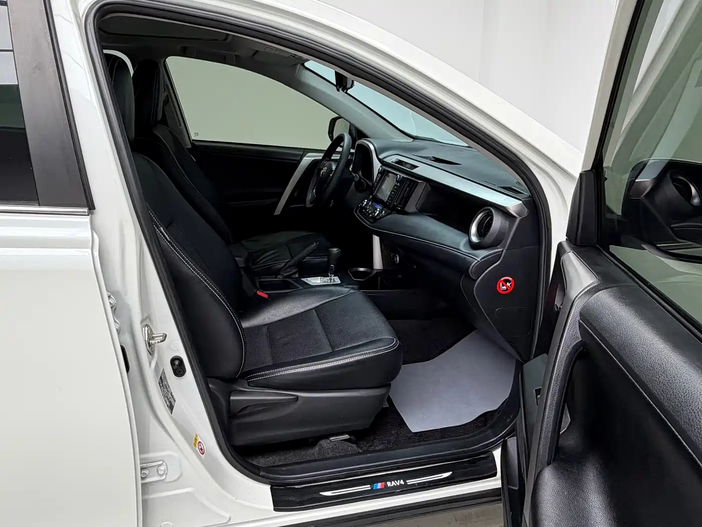 Toyota RAV4 Rongfang 2016 2.0L CVT 2WD Trend (China V) фото 11