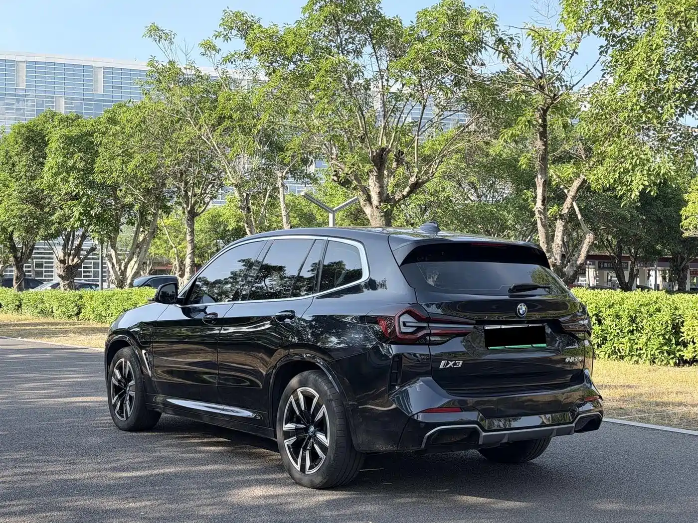 Фото 8 - BMW iX3