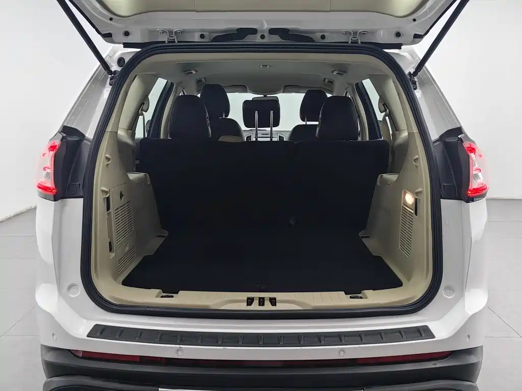 Фото 16 - Ford Edge