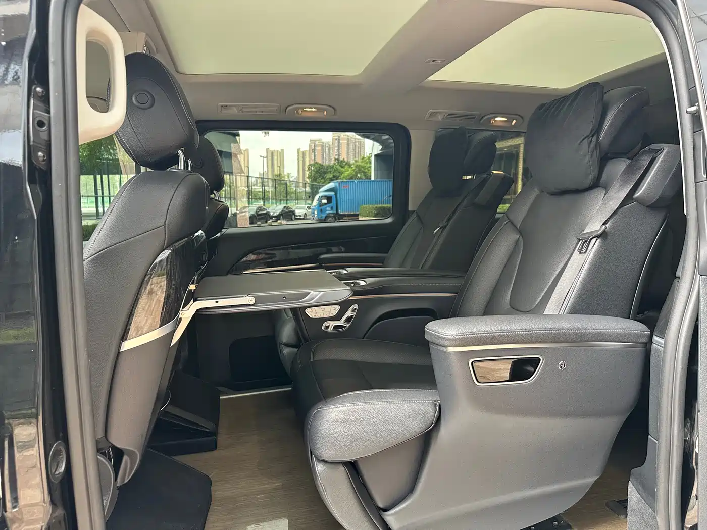 Mercedes-Benz V-Class 2020 Model V 260 L Long Wheelbase Luxury фото 13