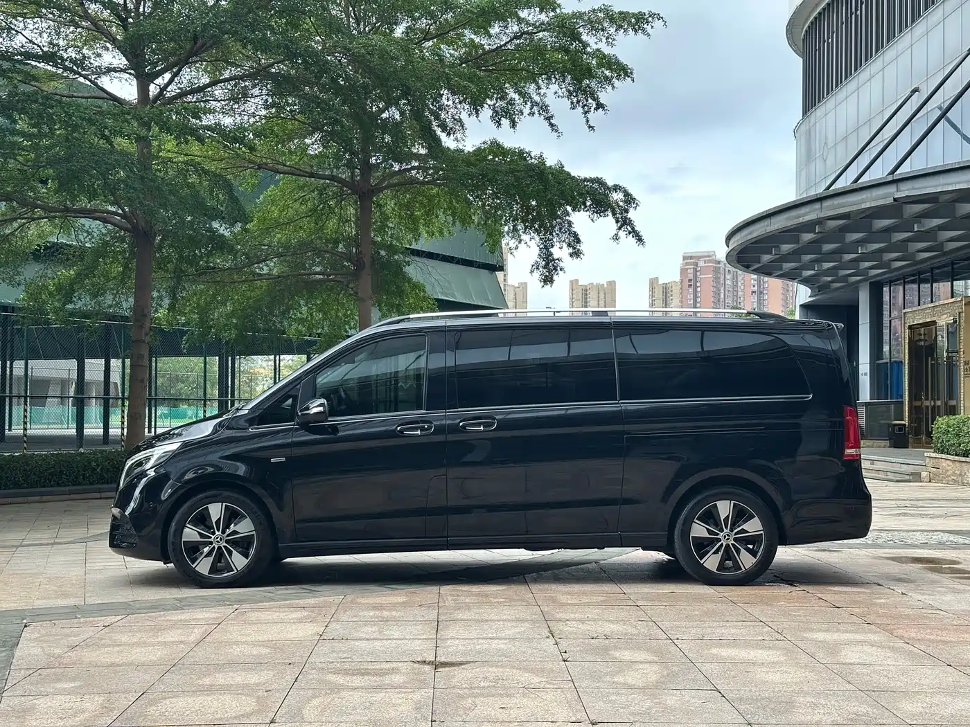 Mercedes-Benz V-Class 2020 Model V 260 L Long Wheelbase Luxury фото 6