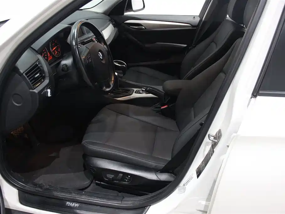 BMW X1 (Import) 2012 sDrive18i Luxury фото 10