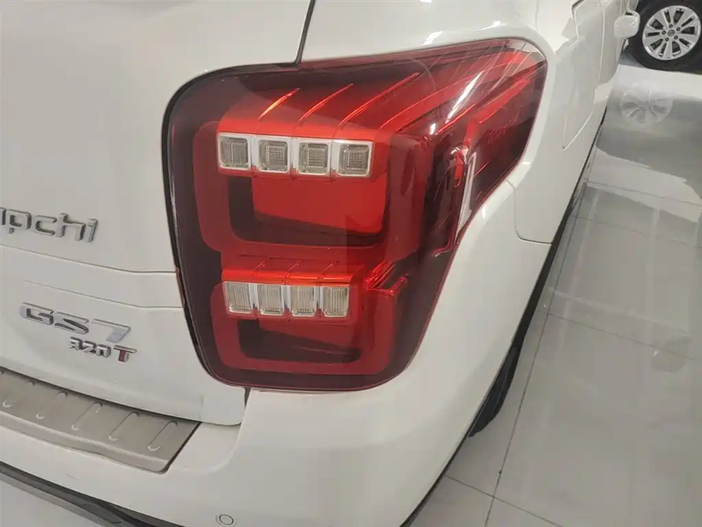 GAC Trumpchi Trumpchi GS7 2017 320T 2WD Luxury Smart Connect фото 8