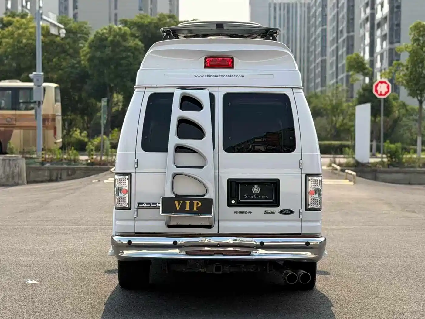 Ford E350 2013 2011 5.4L Standard Yacht Edition