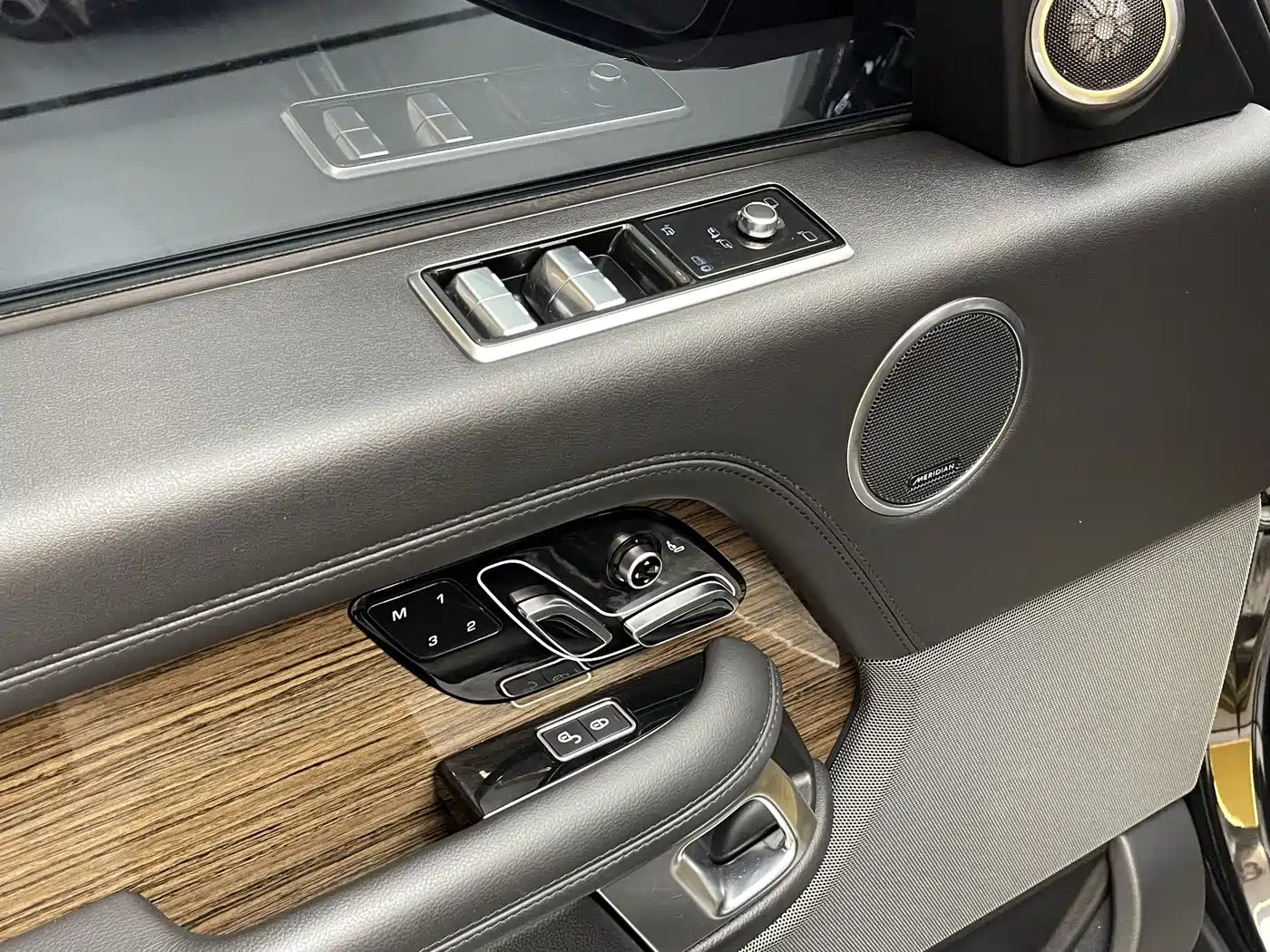 Land Rover Range Rover 2019 3.0 SC V6 Golden Age Edition фото 12