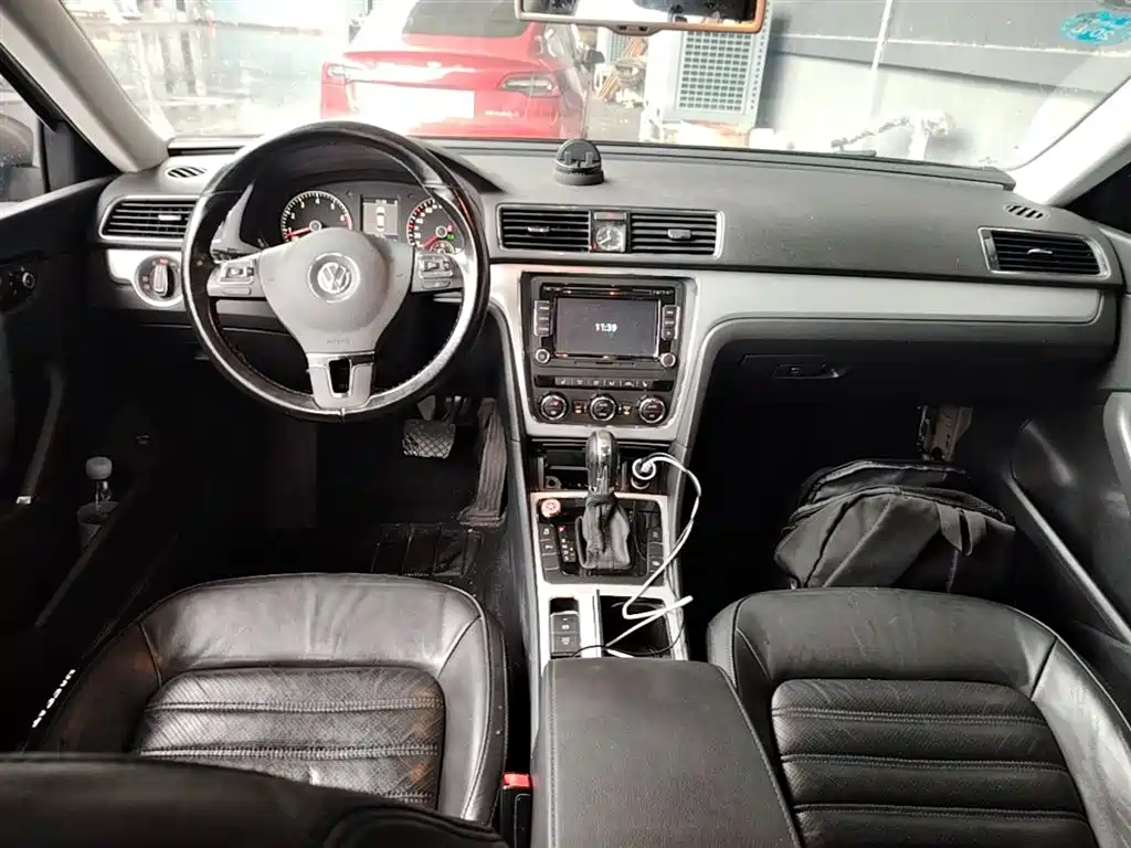 Volkswagen Passat 2015 1.8TSI DSG Prestige Edition фото 10