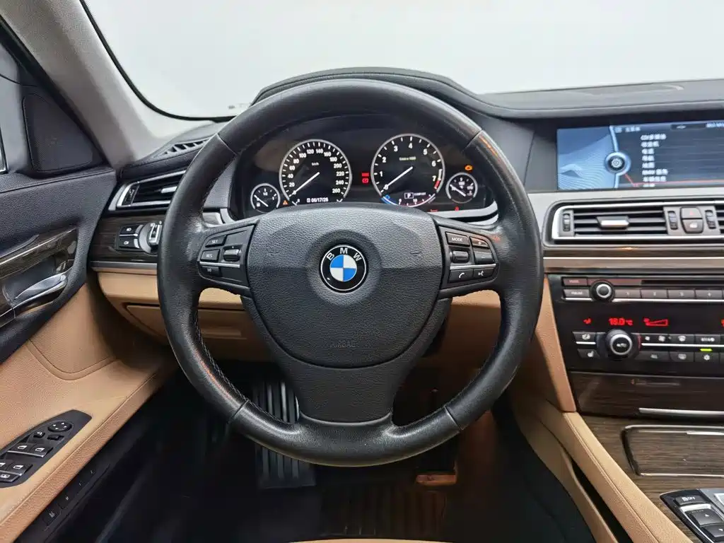 Photo 11 - BMW 7 Series