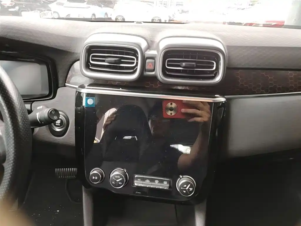 Lynk & Co 02 2018 1.5T DCT 2WD Power Edition China V фото 13
