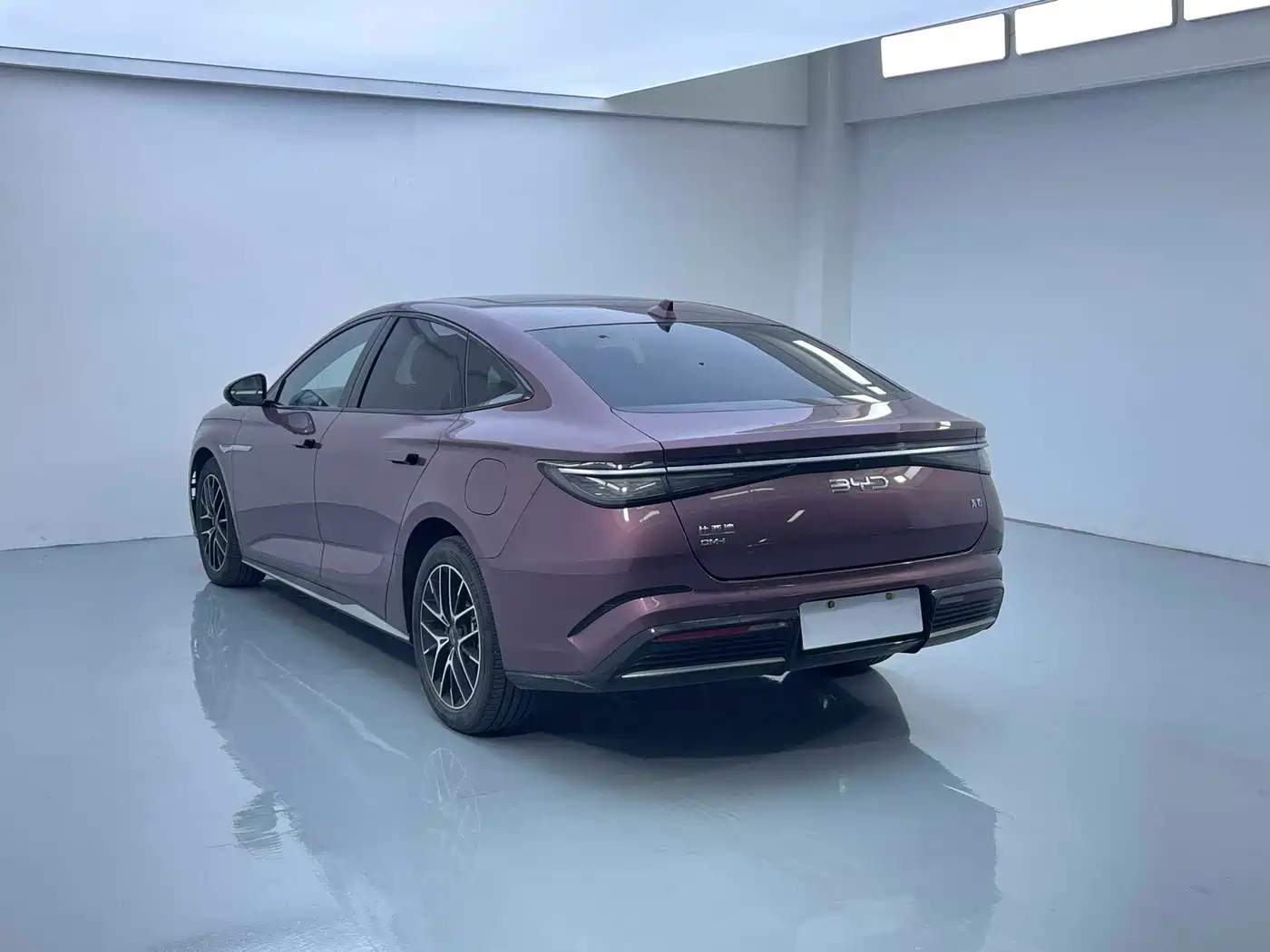BYD Seal 2024 Glory Edition DM-i 1.5L 121km Luxury фото 11