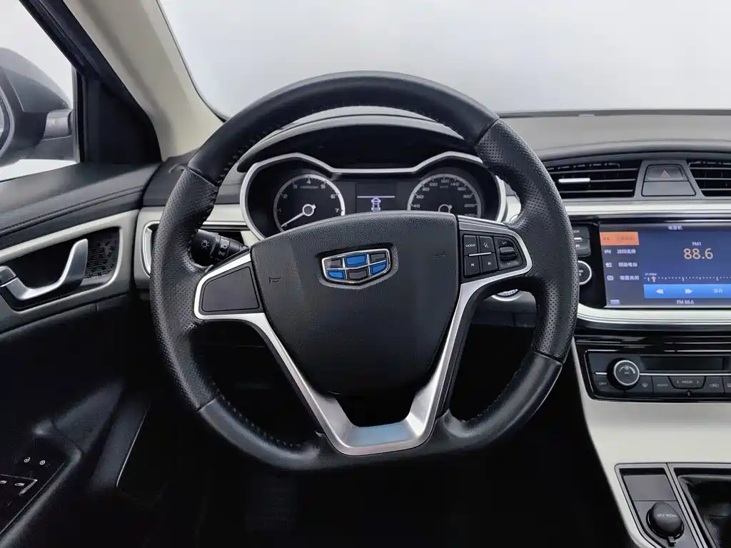 Фото 11 - Geely Emgrand GL
