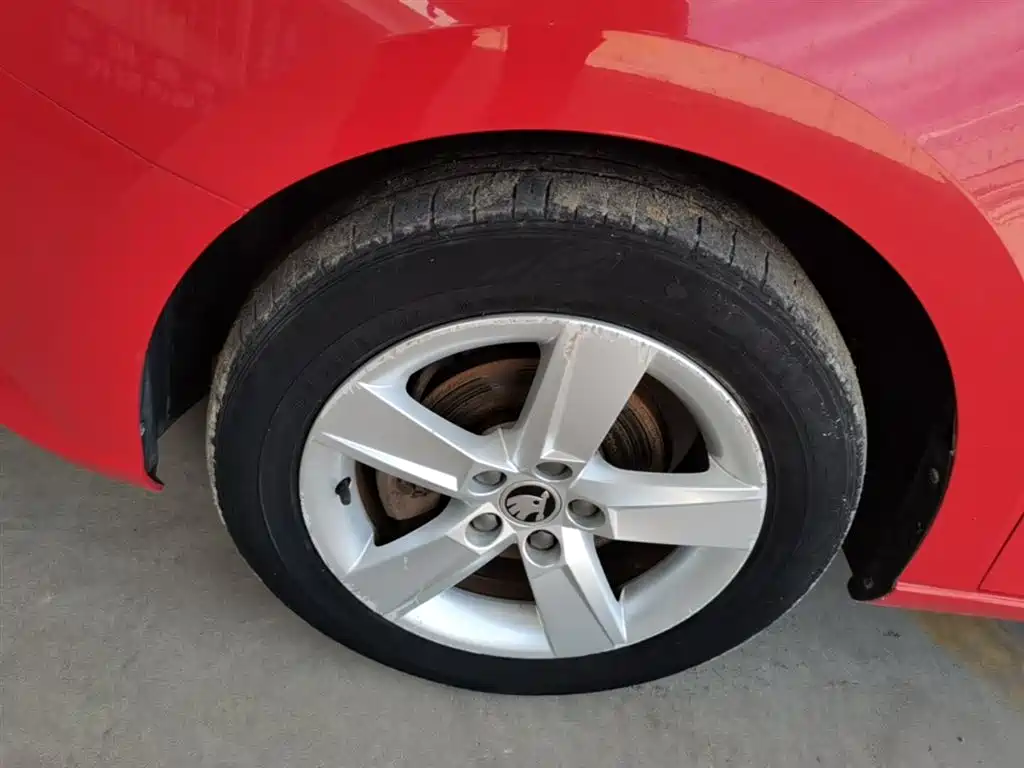 Škoda Fabia 2017 1.4L Auto Car Enjoy Edition фото 23