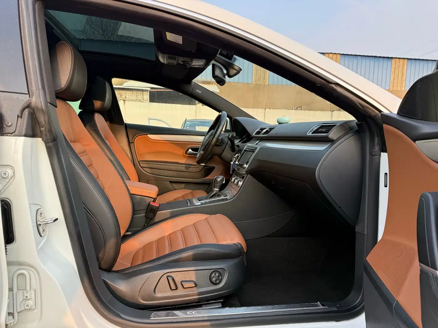 Volkswagen FAW-Volkswagen CC 2016 Model 1.8TSI Luxury фото 18