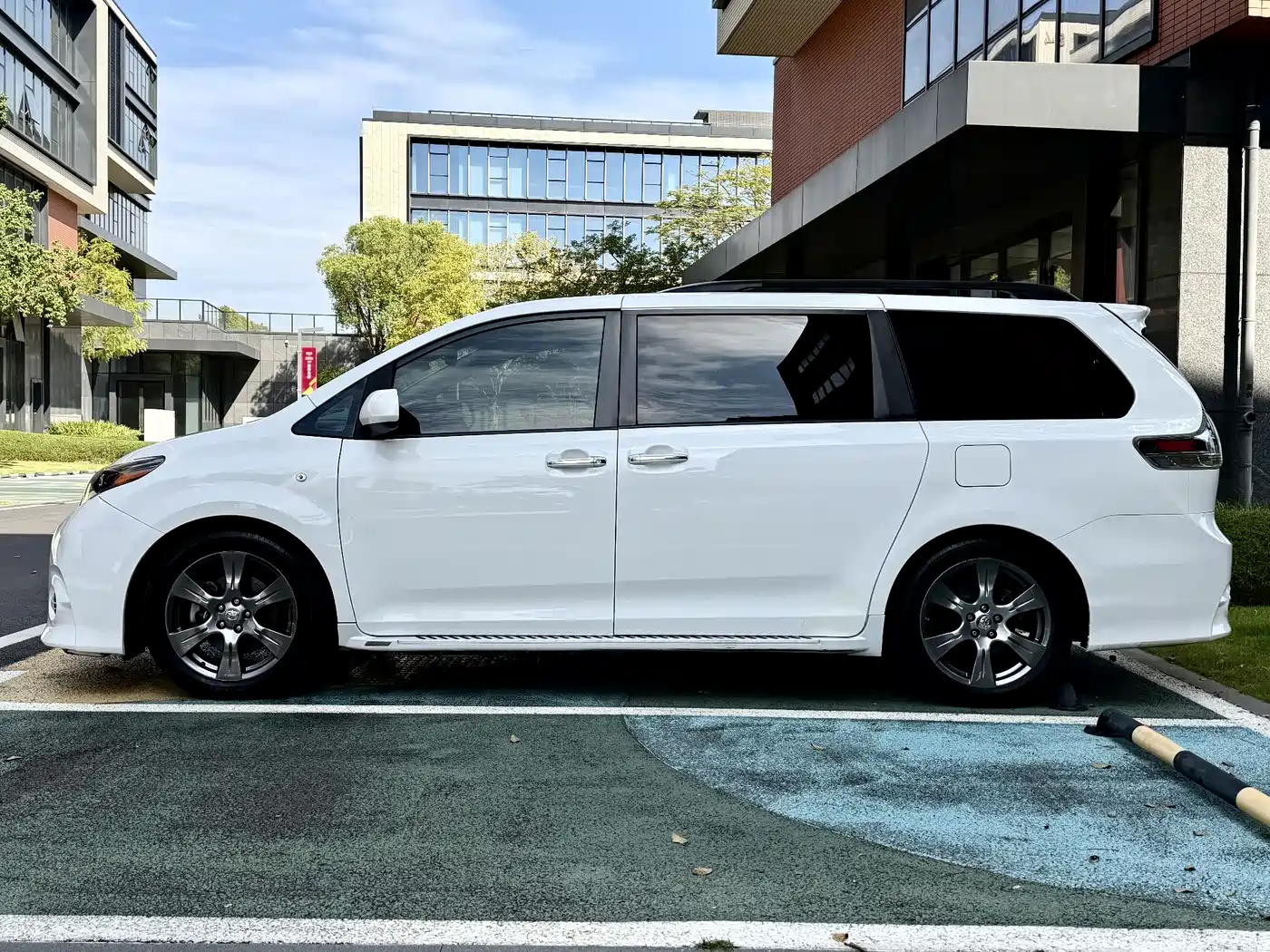 Toyota Sienna 2015 3.5L 2WD LE фото 9