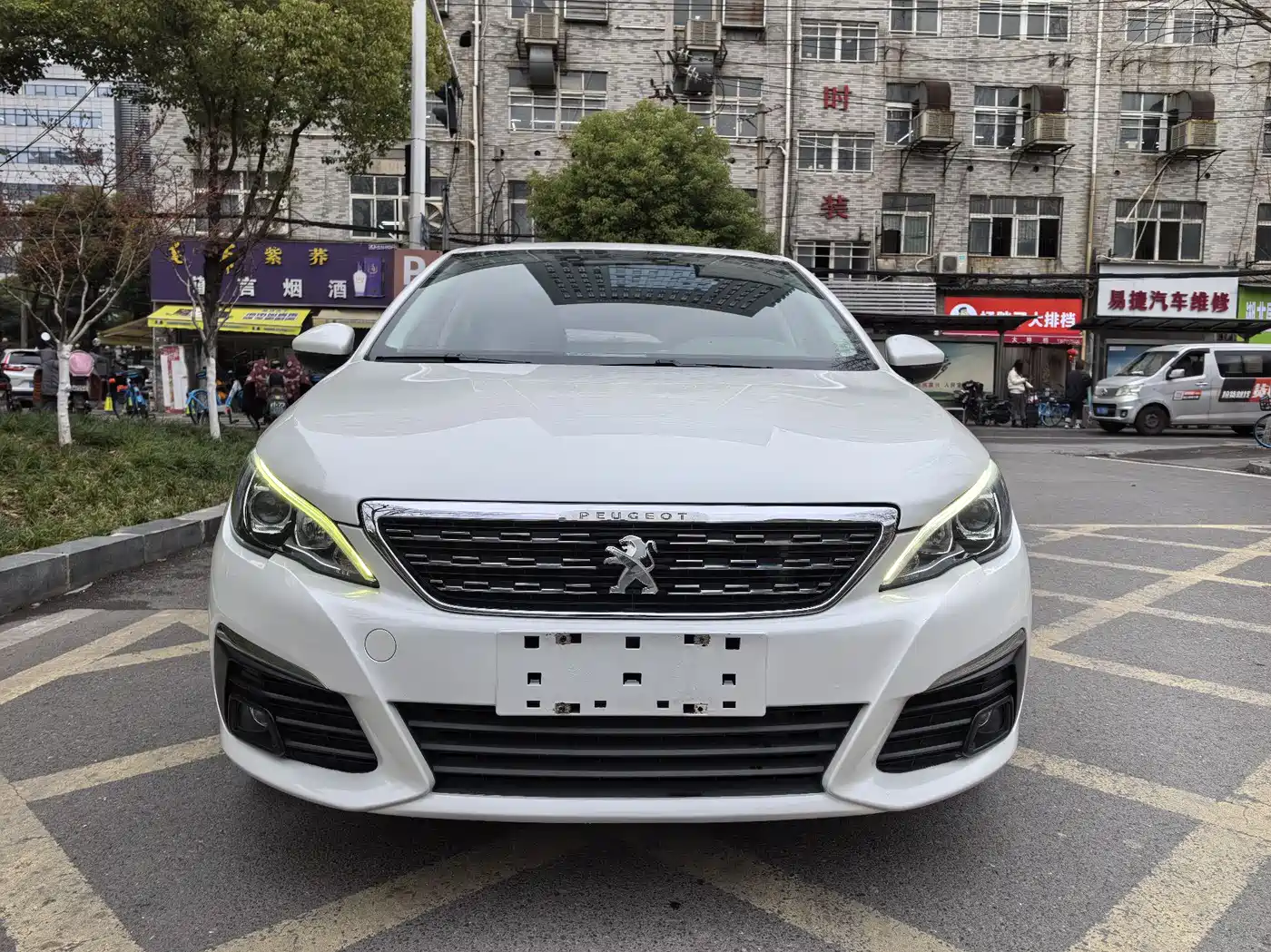 Peugeot 308 2018 1.6L Auto Luxury Edition фото 2