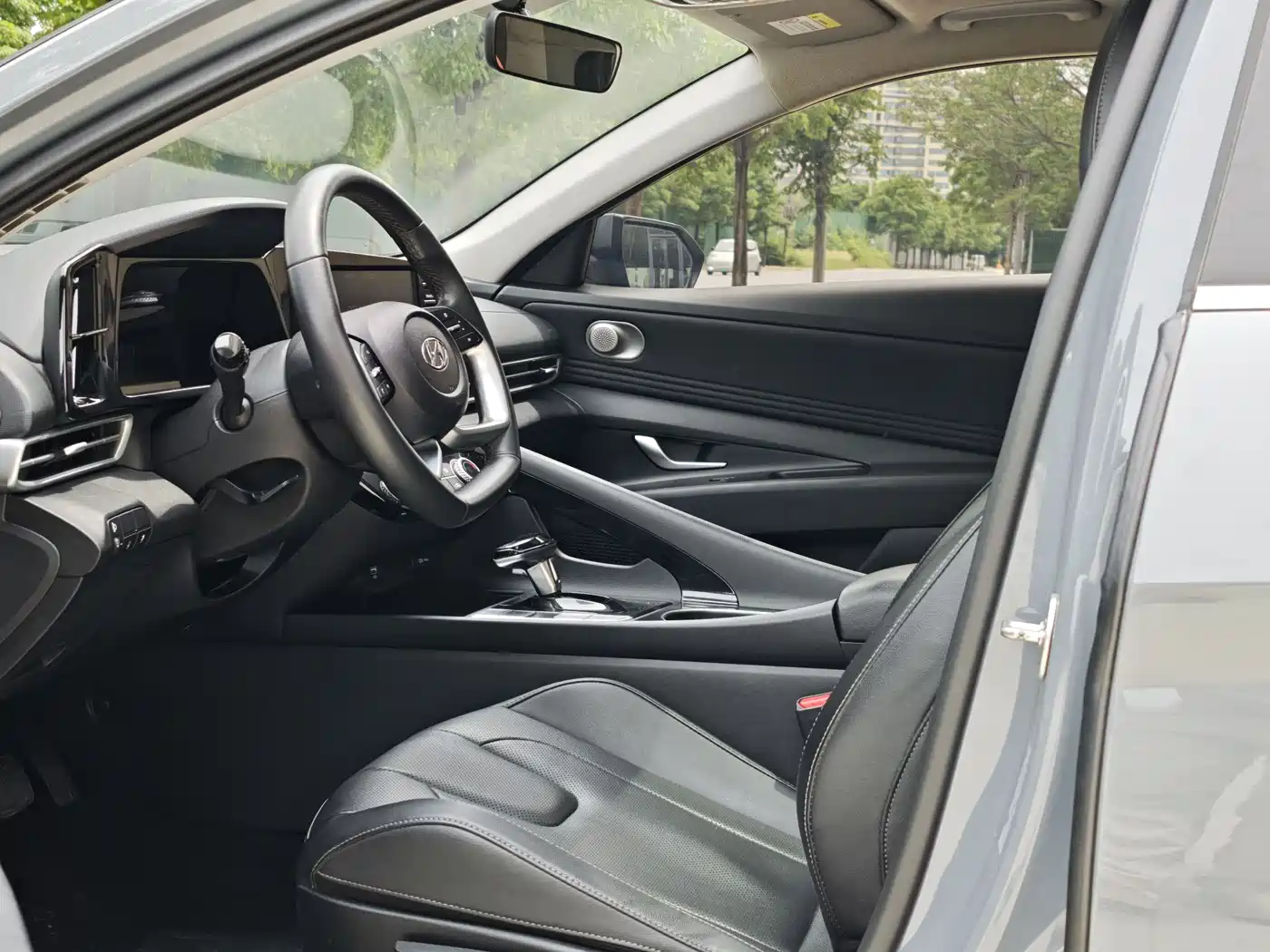 Hyundai Elantra 2023 1.5L CVT GLS Premium фото 4