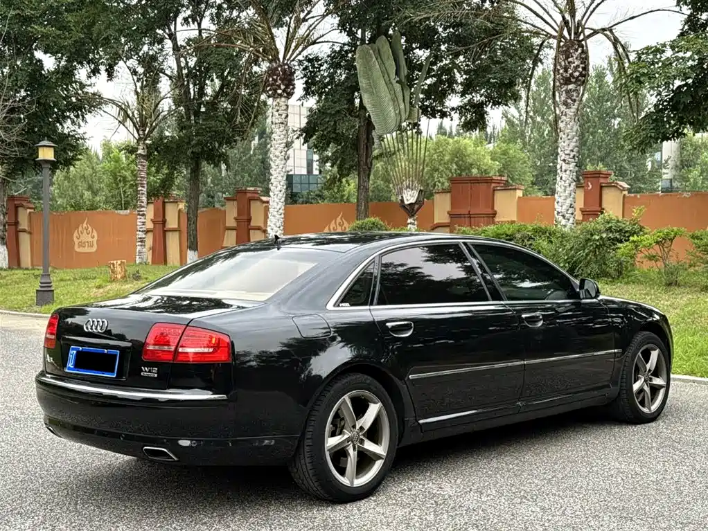Фото 13 - Audi A8