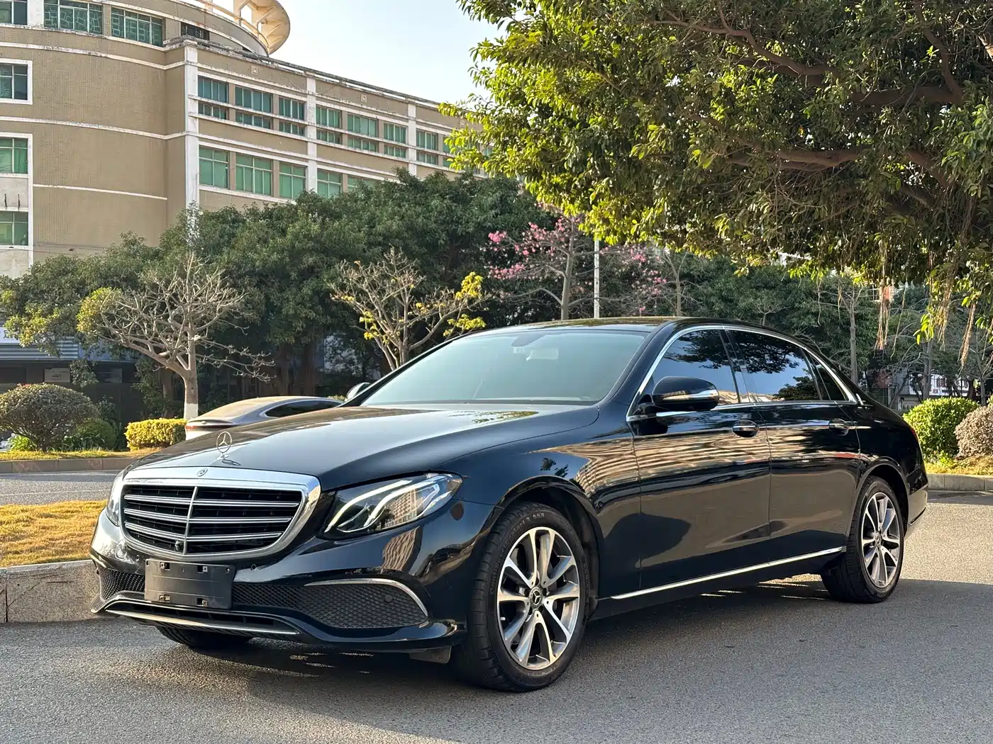 Mercedes-Benz E-Class 2018 E 300 L Luxury