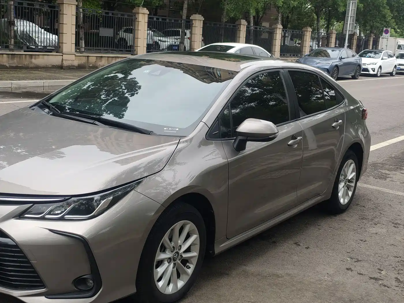 Toyota Corolla 2021 1.2T S-CVT Luxury Edition фото 3