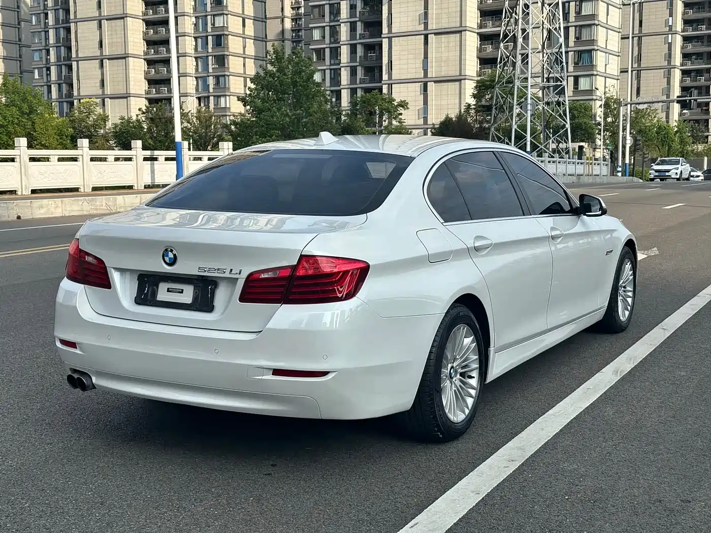 BMW 5 Series 2014 525Li Leading фото 6